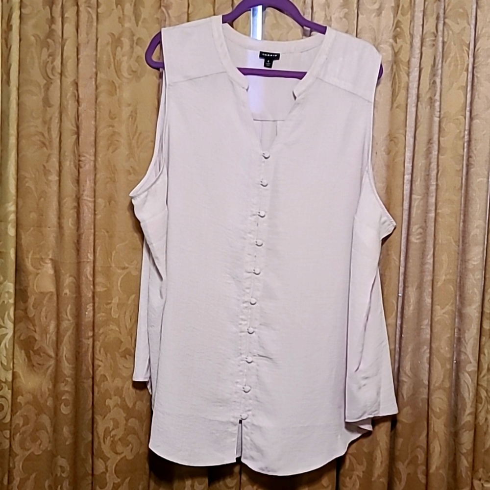 Torrid sleeveless blouse